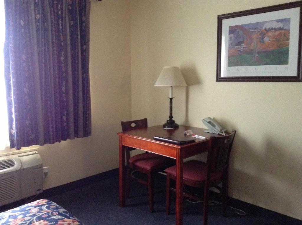 Econo Lodge Laval Room photo