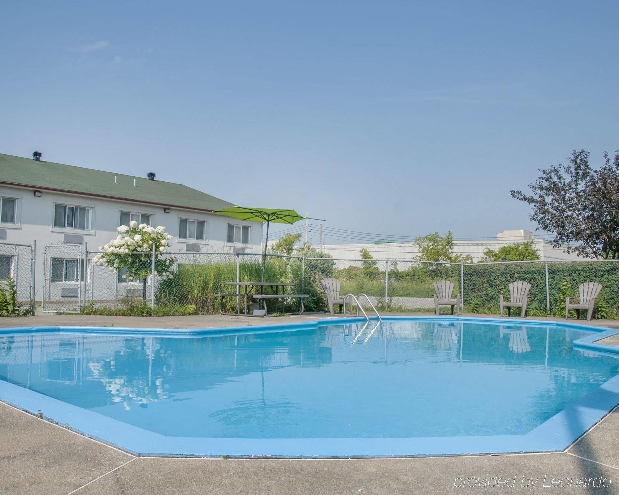 Econo Lodge Laval Exterior photo