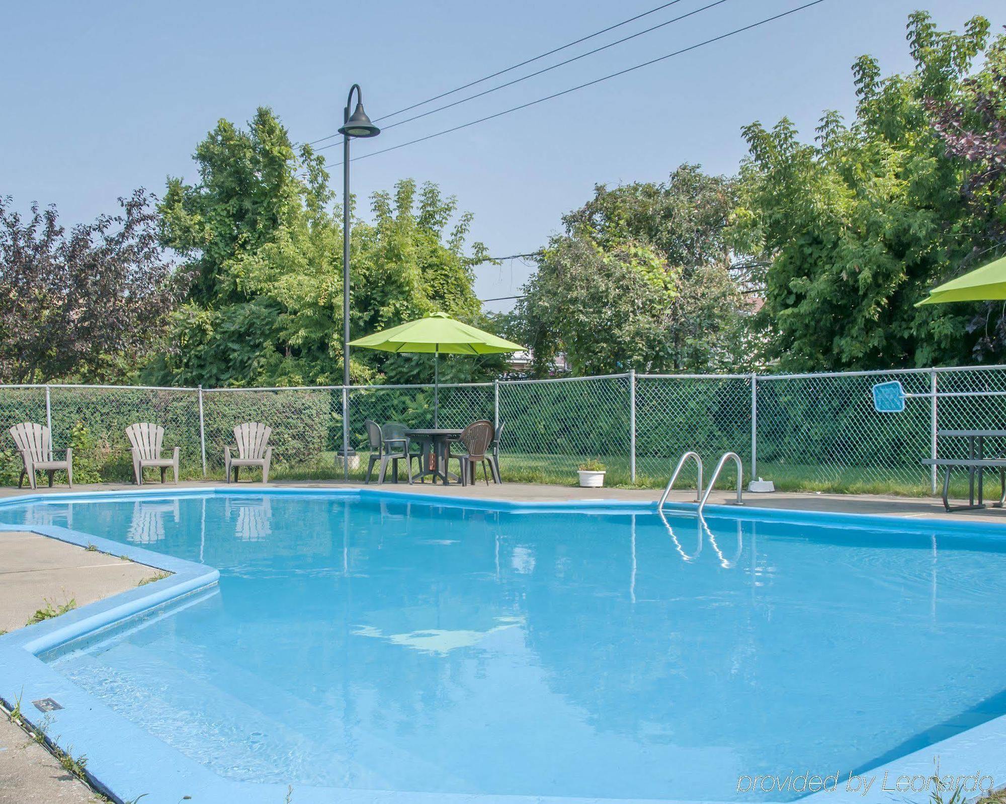 Econo Lodge Laval Exterior photo